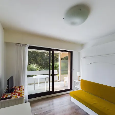 Appartement A 200 M De La 4 Couchages, Séparée Avec Grande Terrasse Vu Dégagée Sur Les Pins