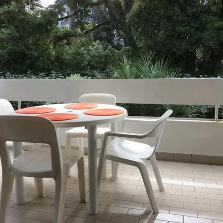 A 200 M De La 4 Couchages, Séparée Avec Grande Terrasse Vu Dégagée Sur Les Pins